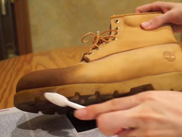how to clean dirt off timbs