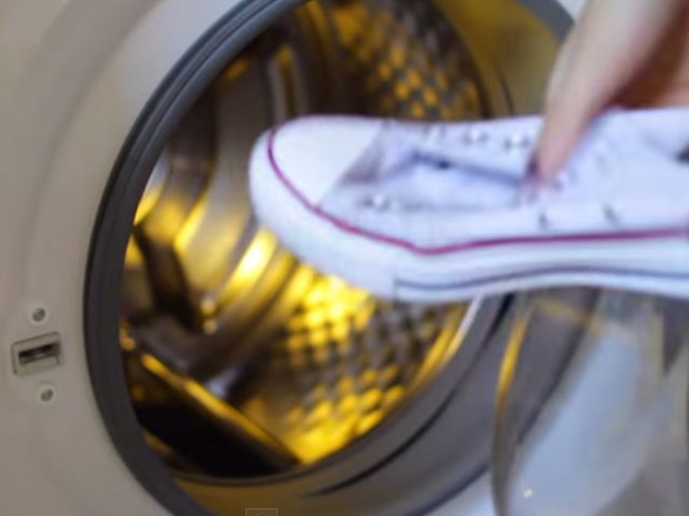 How to Clean White Converse Shoes (IN 7 EASY STEPS)