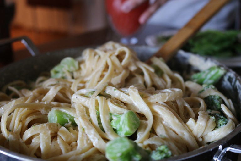 Can You Freeze Alfredo Sauce: A Comprehensive Guide to Preservation