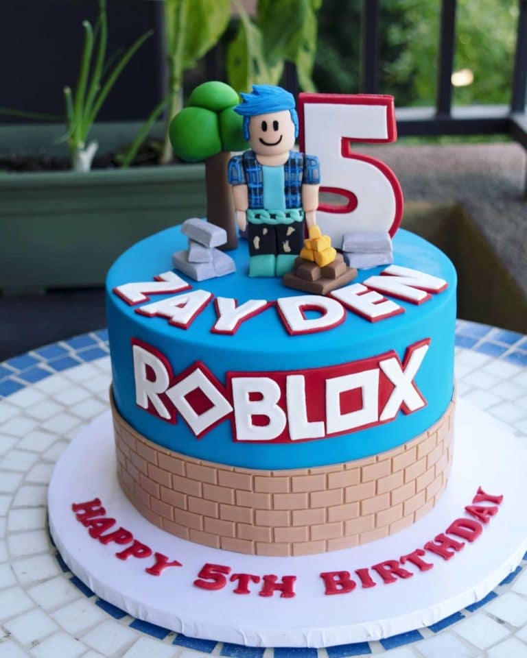 27 Best Roblox Cake Ideas for Boys & Girls (These Are Pretty Cool)