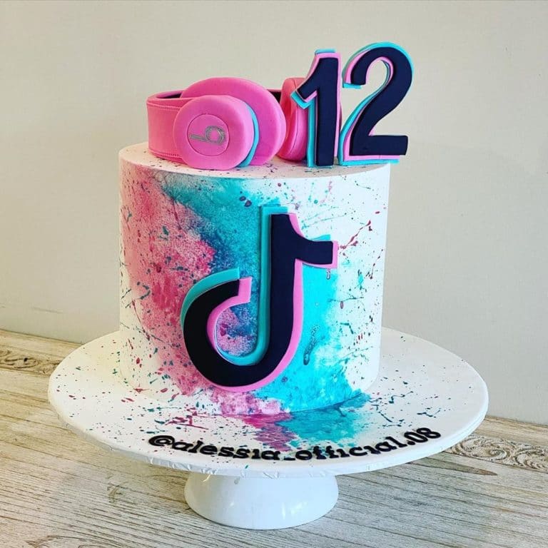 13 Cute Tik Tok Cake Ideas (Some are Absolutely Beautiful)