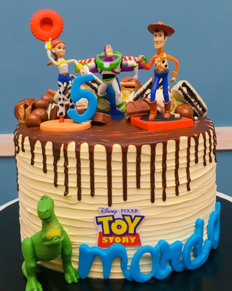 toy story cake table