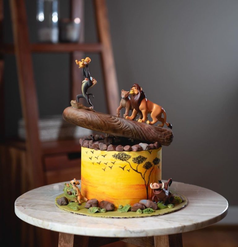 15 Amazing Lion King Cake Ideas & Designs