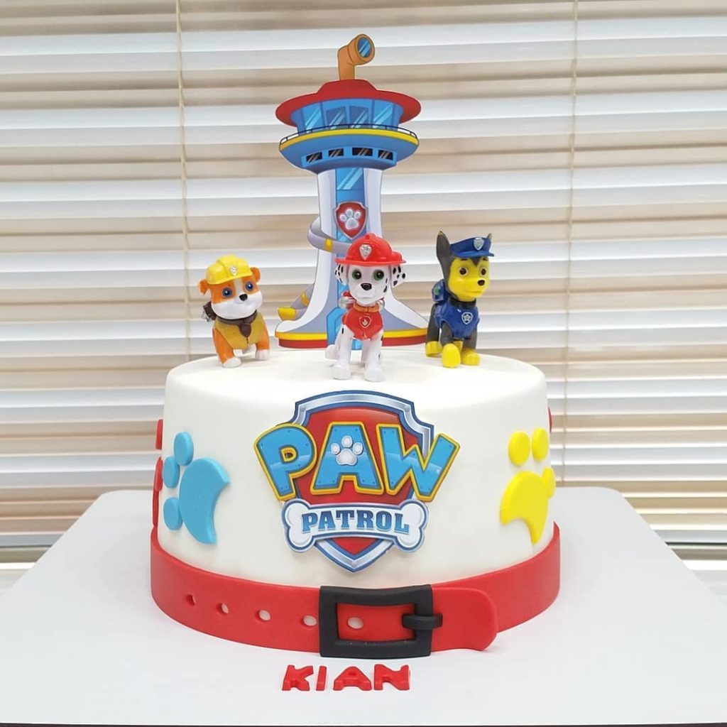 paw patrol tower drawn on a cake