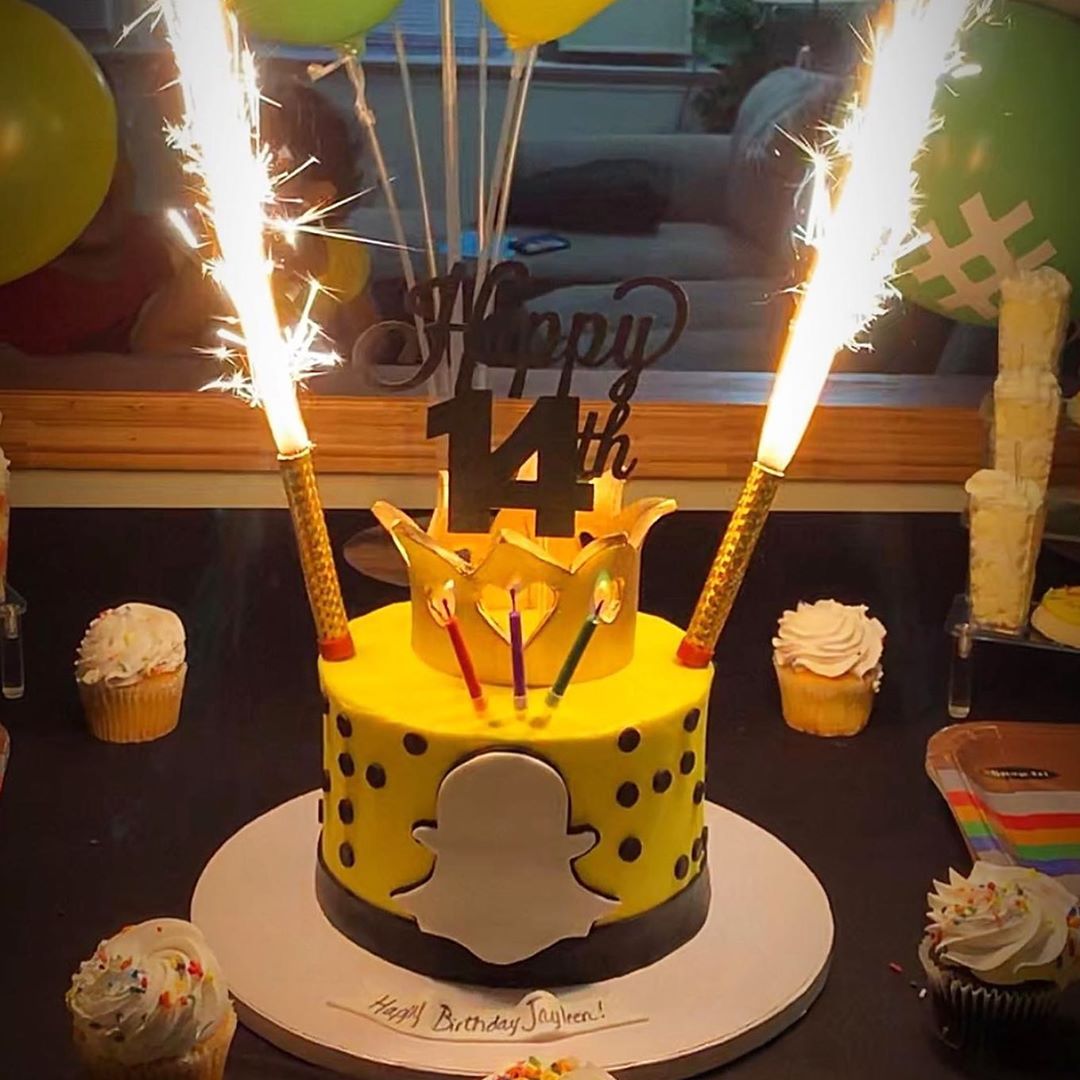 15-snapchat-birthday-cake-ideas-that-are-simply-amazing