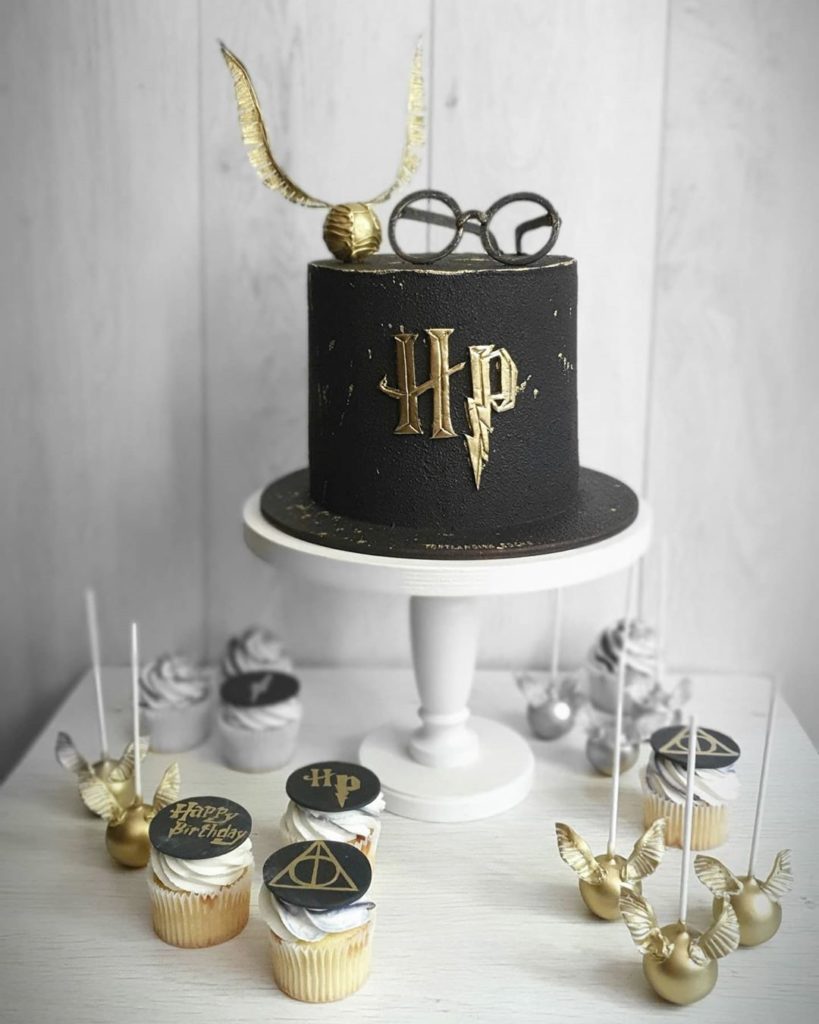 Harry Potter Cake - Cakes by Robin