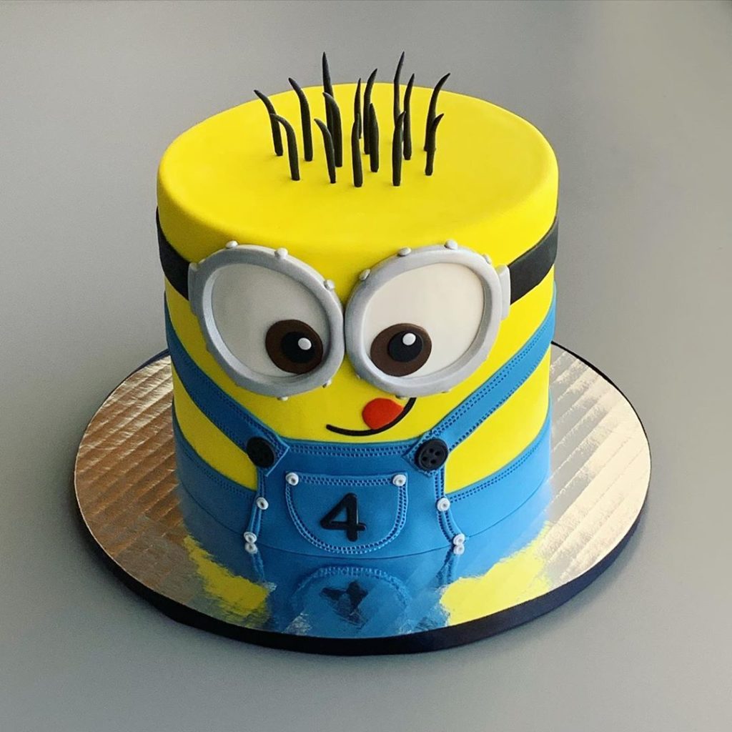 birthday minion cake
