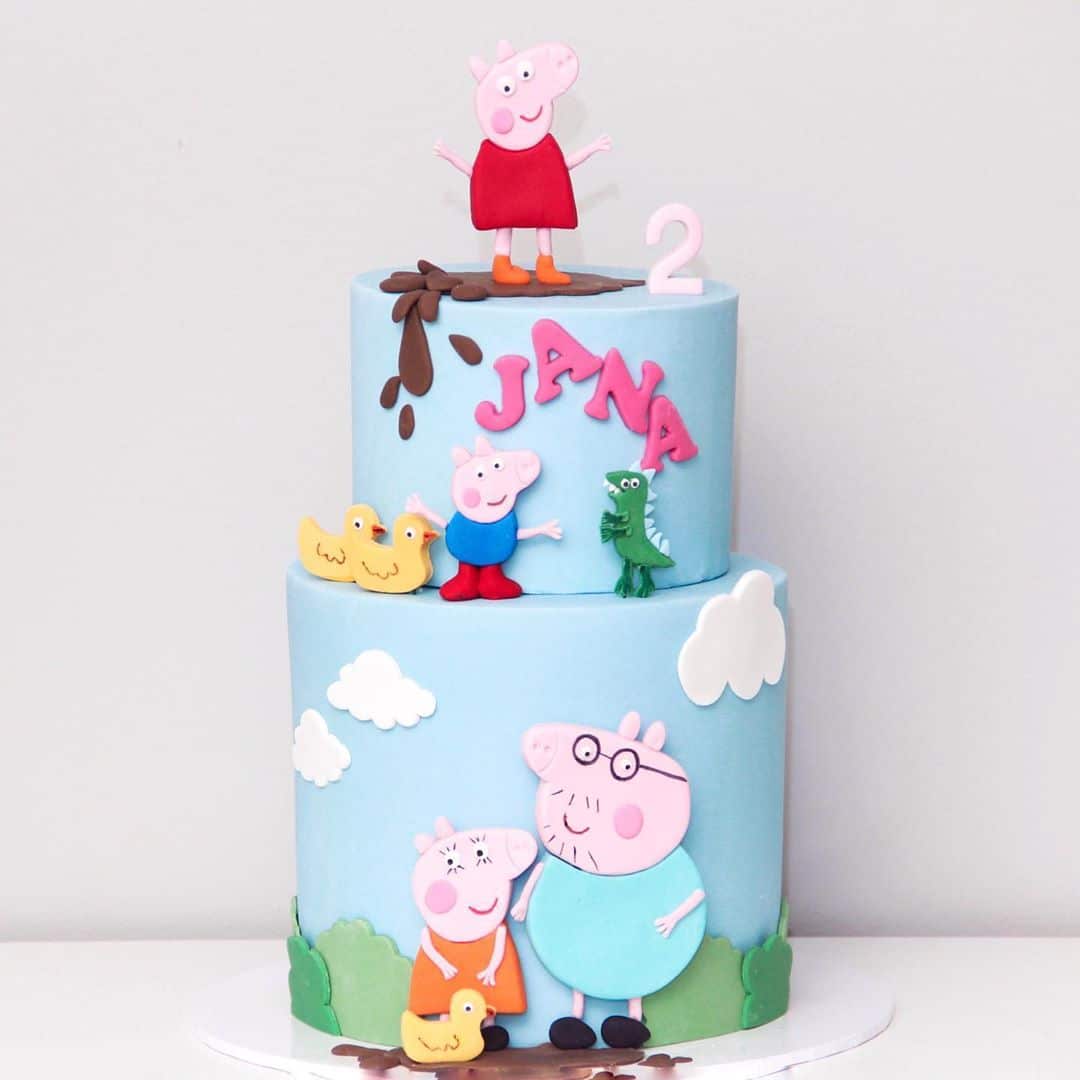 15 Beautiful Peppa Pig Cake Ideas & Designs (You NEED To See Them)