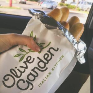 Best Way to Reheat Olive Garden Breadsticks