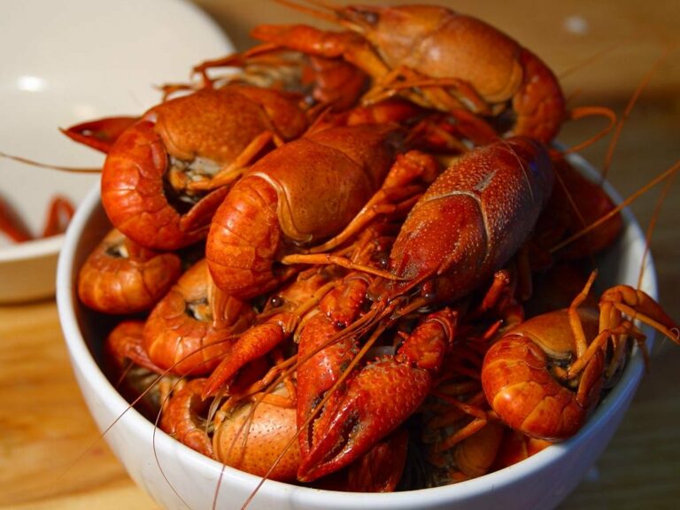 How To Reheat Crawfish Properly (3 Best Methods To Use)